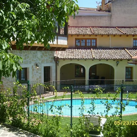 Turisticos Y Suites El Nogal * Segovia