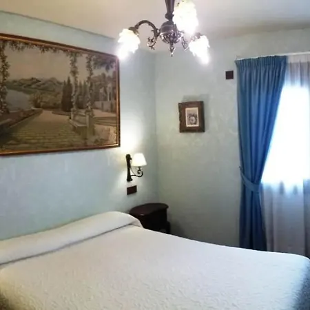 Turisticos Y Suites El Nogal Segovia