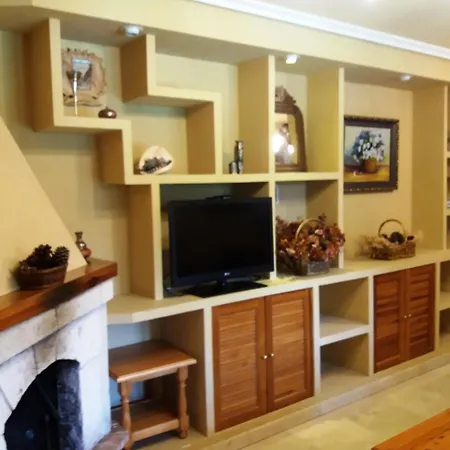 Turisticos Y Suites El Nogal Segowia
