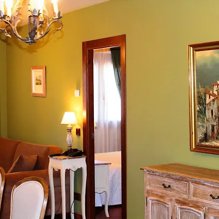 Turisticos Y Suites El Nogal Segovia